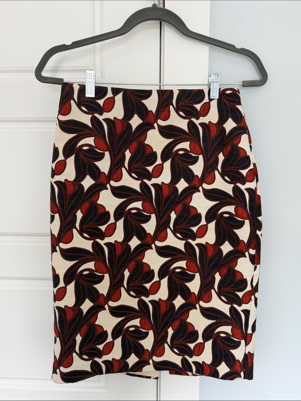 Ann Taylor Cream Pencil Skirt with Black and Red Leaf Pattern